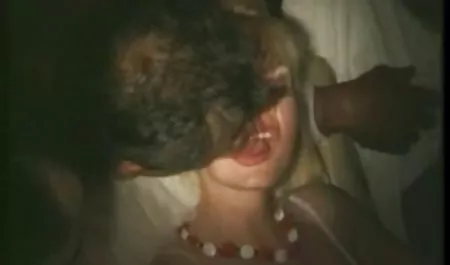 Mujer francesa se masturba y se le maduras culonas tube da en el culo durante la grabación de la primera porno