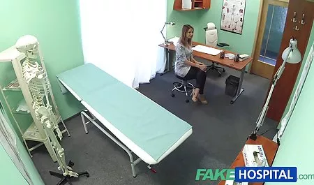 Enfermera con gran profundidad chupar maduritas tetonas culonas la polla y lamer los huevos
