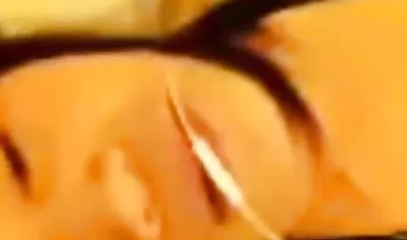 Los huéspedes visto en la fiesta de la luz cuando la chica comenzó culonas maduras sexis a tener relaciones sexuales con hombres en frente de los ojos