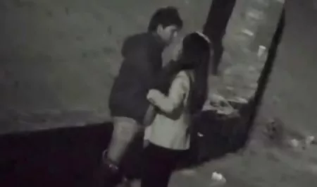 Glamorosa maduras españolas culonas chica en tanga muestra buen culo y se masturba la polla tetas