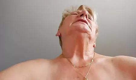 Caliente muscular tipo de mierda y hermosas videos xxx de culonas maduras rubias en la piscina