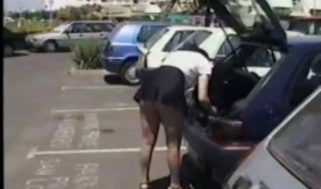 Maduro Madame le encanta cuando los hombres blancas maduras culonas vienen en su cara mear