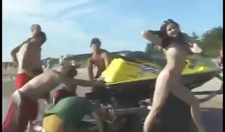 Hermosa señoras nalgonas y tetonas rubia con grandes tetas de amigos en la carrera