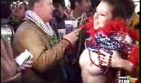 Black college culo con super culonas maduras enormes tetas de silicona se folla a una gruesa polla blanca