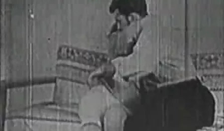 Todo tipo de sexo, Igor y la Victoria en el cuarto de puretas culonas baño