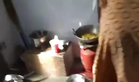 Rasha, la hermana de chupar la polla esperma en maduras culonas cabalgando el coño