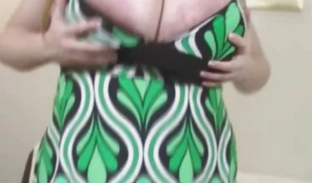 Pequeña chica en medias maduras culonasporno