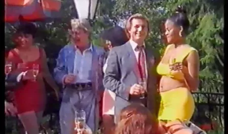 La edad de treinta años, regordete maduras coñonas cuerpo espectáculos de striptease y folla en el casting