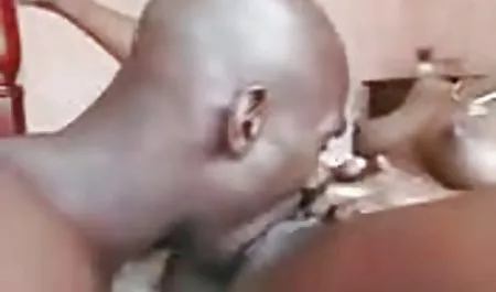 Gancho y complace al hombre con xxxculonasmaduras una mano de grasa