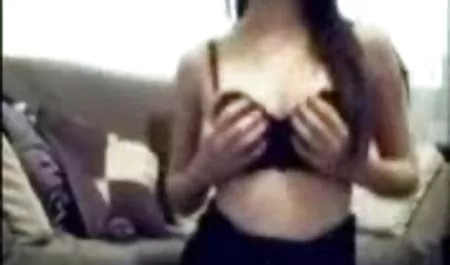Jóvenes lesbianas lamiendo culonas maduras gratis la abuela Gris