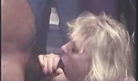 Vieja y mala mujer seduce al amigo de su nieto, maduras culonas y calientes y el hecho de Primera Clase de mamada